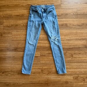 Levi’s 711 Skinny Jean - Distressed